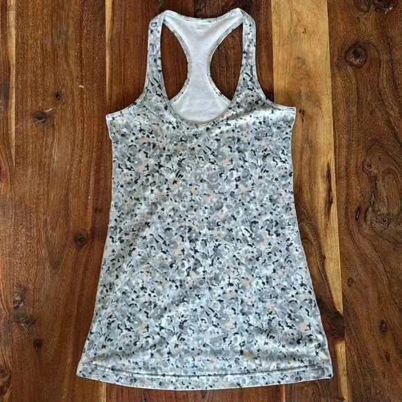 Lululemon “Not So Petite Fleur Silver Spoon” Racerback Size 6-8 - Picture 1 of 3